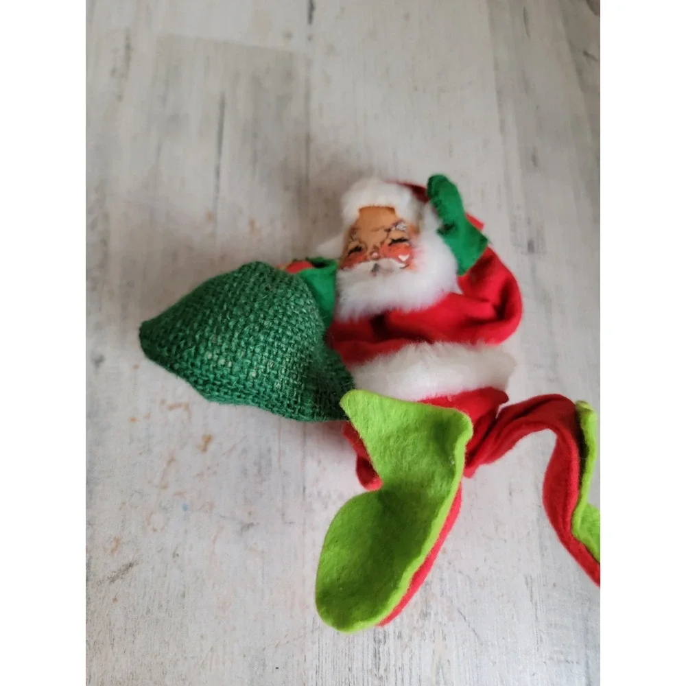 Annalee Santa Claus sitting gift bag Xmas vintage mobility doll home decor
